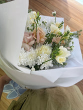 Load image into Gallery viewer, FRESH FLOWER BOUQUET | ROSY
