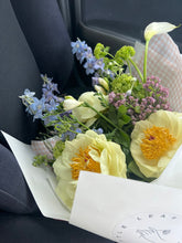 Load image into Gallery viewer, FRESH FLOWER BOUQUET | FLORIST CHOICE
