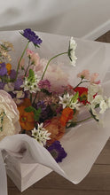 Load and play video in Gallery viewer, FRESH FLOWER BOUQUET | FLORIST CHOICE