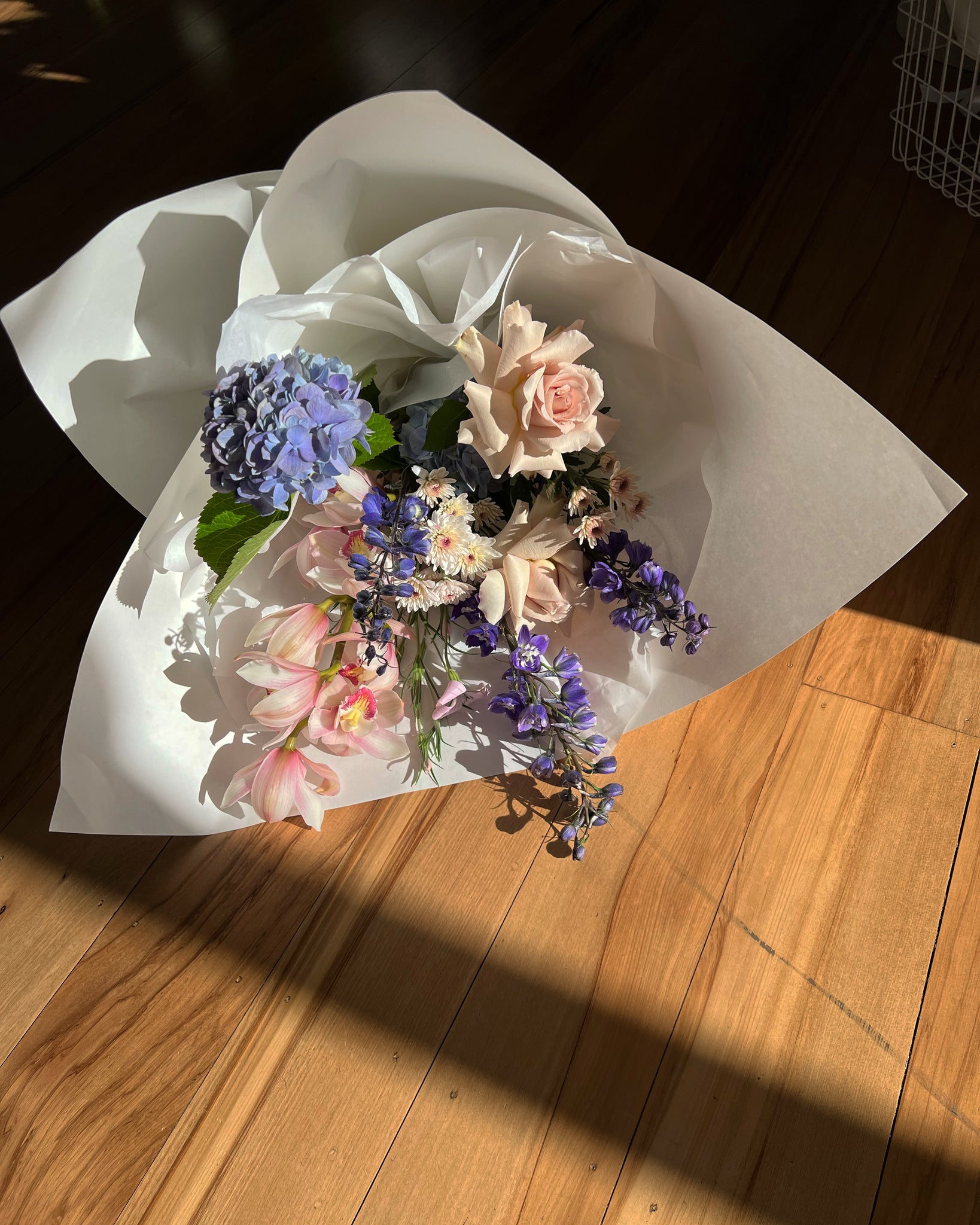 Mini bouquet of dried flowers of florist's choice