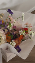 Load and play video in Gallery viewer, FRESH FLOWER BOUQUET | FLORIST CHOICE
